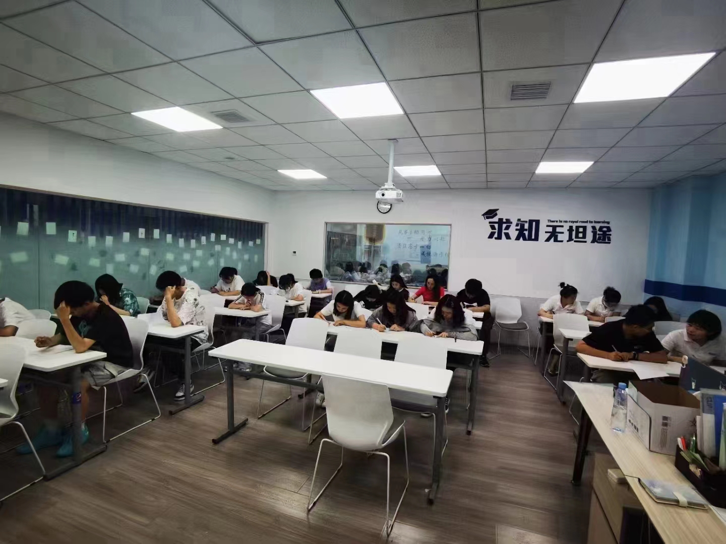 青岛黄岛高中秋季课后辅导推荐 __基础差，跟不上学校进度校区同步教材补课机构哪家好？(3)