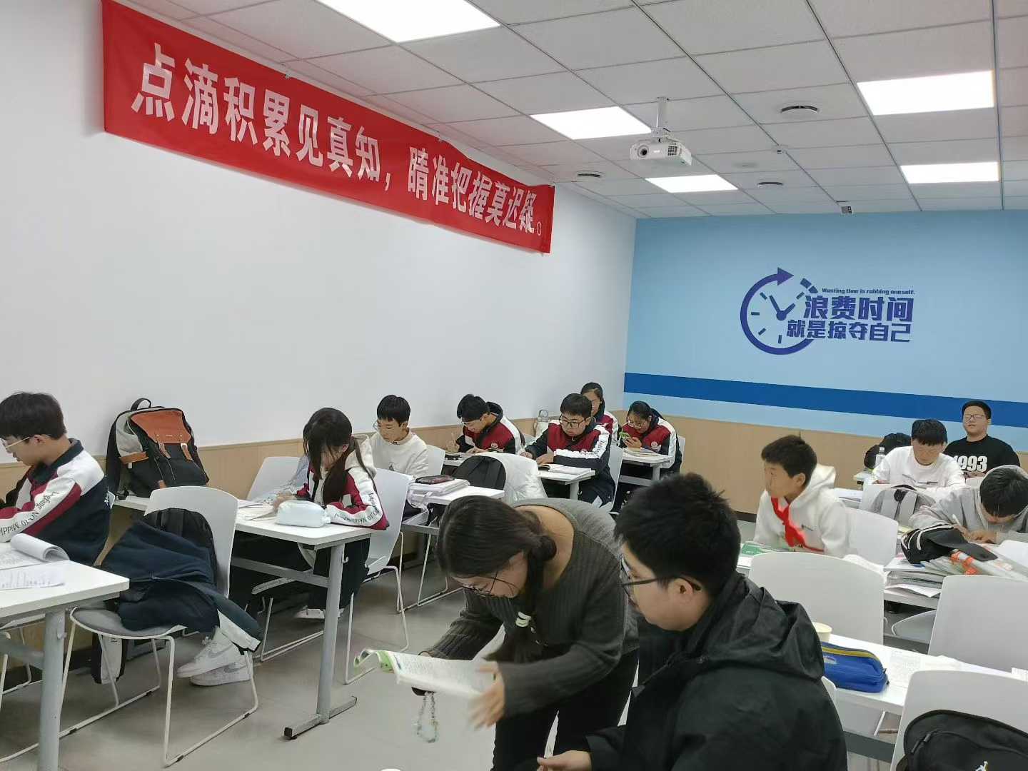 济南市初二辅导班，一对一怎么收费？济南锐满分教育上课地址(3)